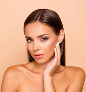 woman with smooth face from Aquagold.