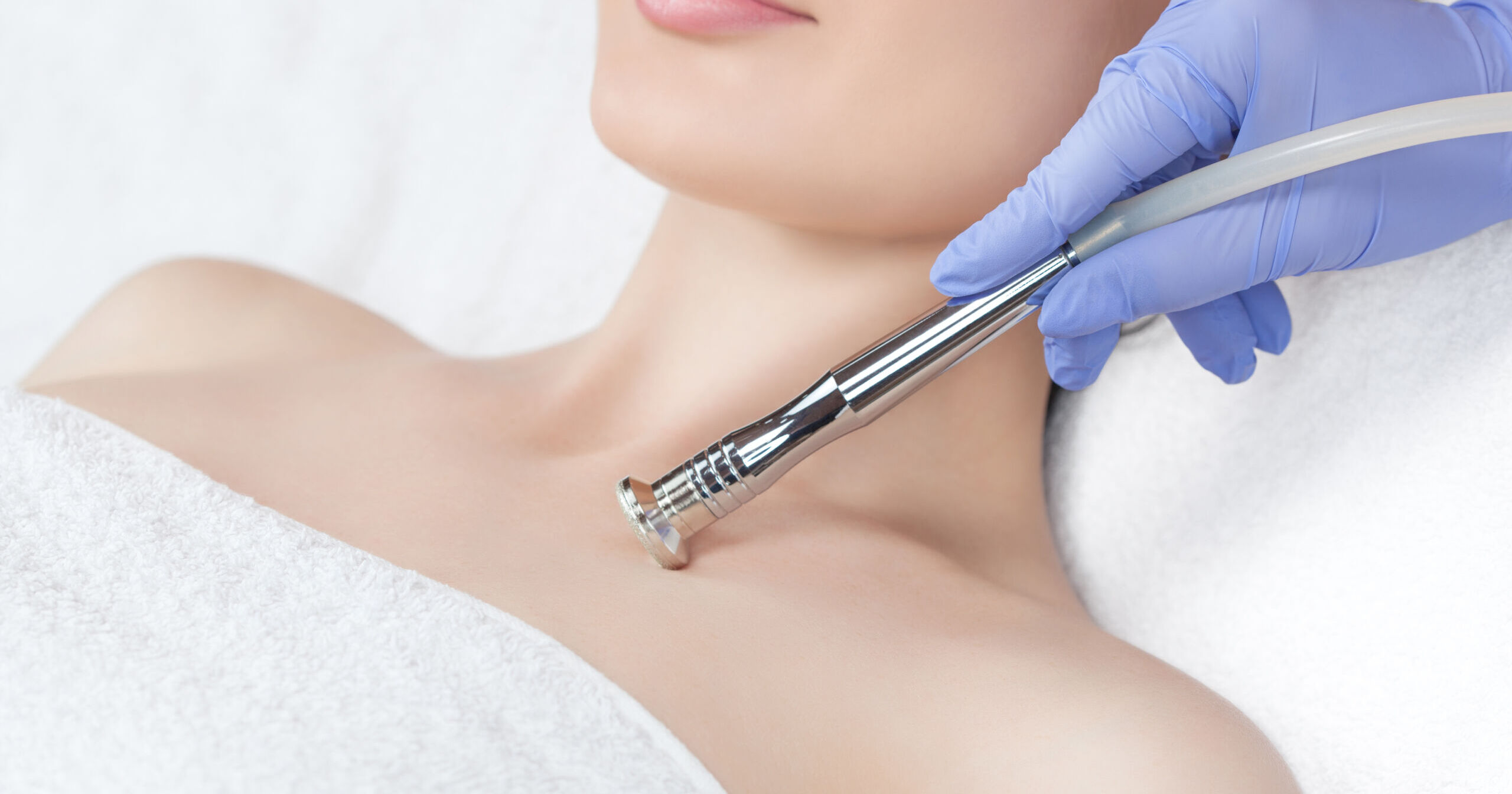 woman on medspa bed receiving Décolletage Treatments from professional